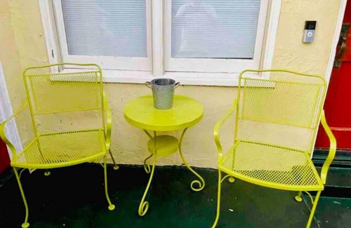Poets Corner Apartment | Front House 3 bedroom flat nice street, walk to BART, shops