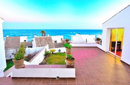 Bahia Dorada Villa | Front line beach villa in Bahia Dorada, Estepona, Costa del Sol.