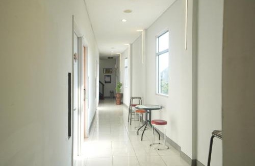 Banjarsari Hotel | Front One Cabin Tirtonadi Solo