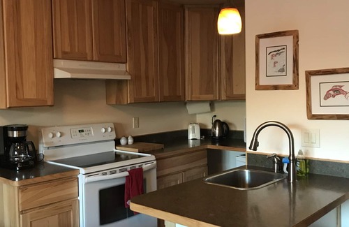 Seward House | Front Row Bed and Breakfast
