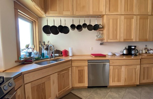 Seward House | Front Row Bed and Breakfast