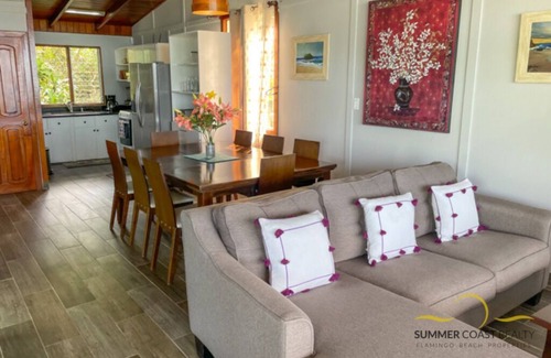 Playa Flamingo House | Front Row Center! ON THE BEACH, 5BR, Private Pool & Tiki Bar
