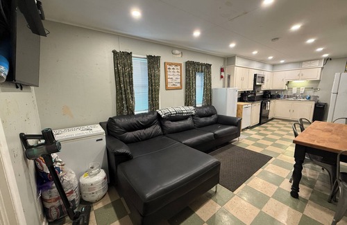 Venice Boat Rental | FRONT ROW VENICE MARINA 3 Beds 1 Bath Sleeps 10 HUGE FRONT DECK W/D ICE WIFI &TV