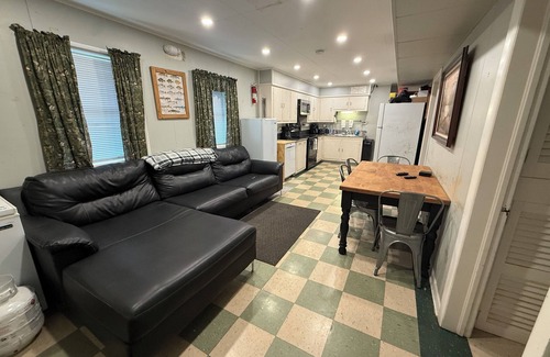 Venice Boat Rental | FRONT ROW VENICE MARINA 3 Beds 1 Bath Sleeps 10 HUGE FRONT DECK W/D ICE WIFI &TV