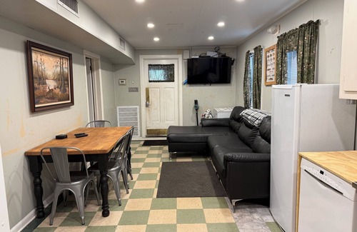 Venice Boat Rental | FRONT ROW VENICE MARINA 3 Beds 1 Bath Sleeps 10 HUGE FRONT DECK W/D ICE WIFI &TV