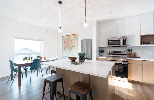 Nelson Condo | Front Street Flat - roomy, central, rooftop patio!