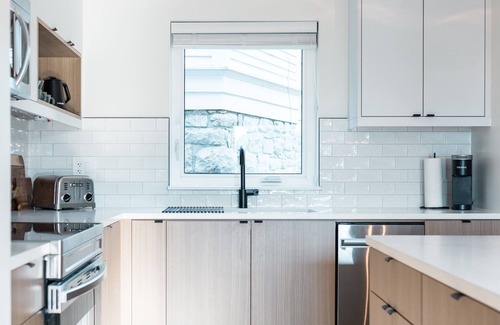 Nelson Condo | Front Street Flat - roomy, central, rooftop patio!