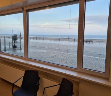 Ostend City Centre Apartment | frontaal gelijkvloers seaview 80m² 2 slp