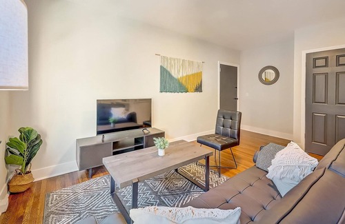 East Walnut HIlls Apartment | Frontdesk | 1 BR Apt minutes from Hard Rock Casino