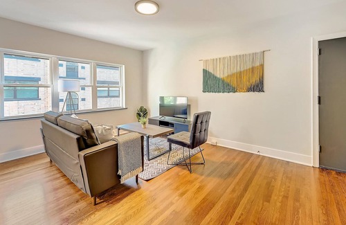 East Walnut HIlls Apartment | Frontdesk | 1 BR Apt minutes from Hard Rock Casino