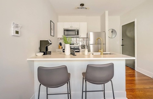 East Walnut HIlls Apartment | Frontdesk | 1 BR Apt near Cincinnati Art Museum