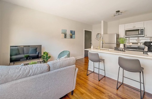 East Walnut HIlls Apartment | Frontdesk | 1 BR Apt near Zoo & Botanical Gardens