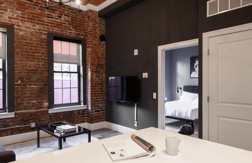 Near Southside Apartment | FRONTDESK 1 BR Apt near St Louis Union Station