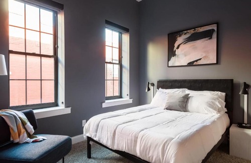 Near Southside Apartment | FRONTDESK 1 BR Apt near St Louis Union Station