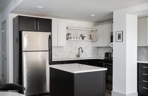 Central West End Apartment | FRONTDESK 2 BR Apt near Grand Center District
