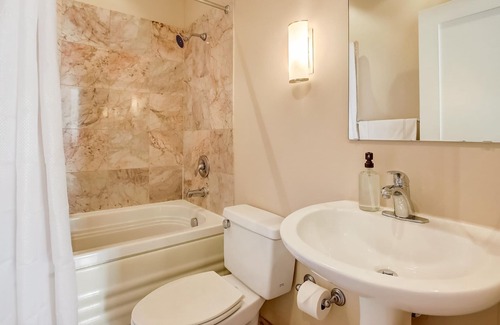 Downtown St. Louis Apartment | Frontdesk | 2 BR Apt by the Peabody Opera House