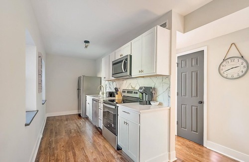 East Walnut HIlls Apartment | Frontdesk | 2 BR Apt close to TQL Stadium