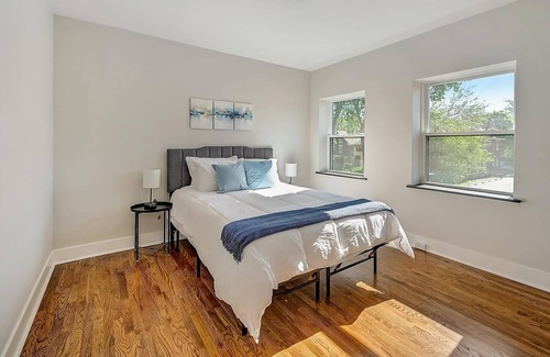East Walnut HIlls Apartment | Frontdesk | 2 BR Apt near Cincinnati Art Museum