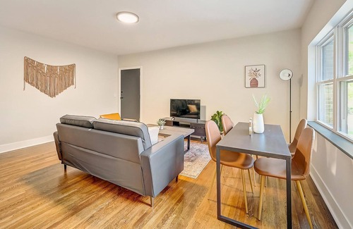 East Walnut HIlls Apartment | Frontdesk | 2 BR Apt near Eden Park