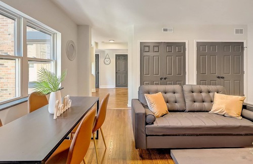 East Walnut HIlls Apartment | Frontdesk | 2 BR Apt near Eden Park