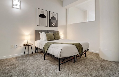 Mile Square Apartment | Frontdesk | 2 BR Apt by the Indianapolis Zoo