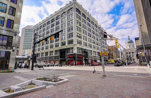 Mile Square Apartment | Frontdesk | 2 BR Apt by the Indianapolis Zoo