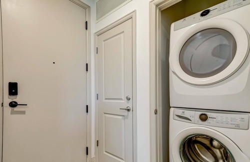 Deerwood Apartment | Frontdesk | 2 BR Apt near St Johns Town Center