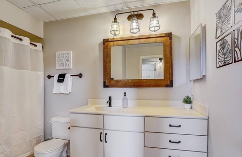 Warehouse District Apartment | Frontdesk | 2 BR Studio Apt near U.S. Bank Stadium