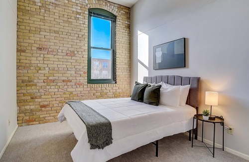Warehouse District Apartment | Frontdesk | 2 BR Studio Apt near U.S. Bank Stadium