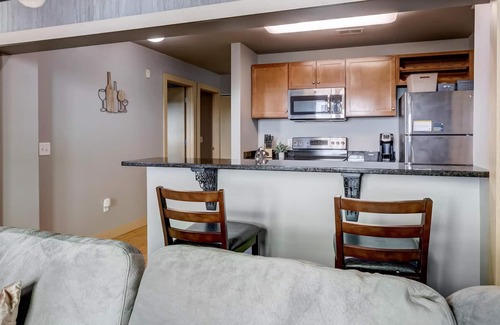 Downtown Lincoln Apartment | Frontdesk | 3 BR Apt by Historic Haymarket