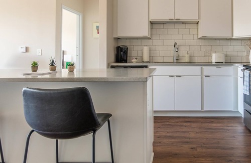 Ames Apartment | Frontdesk | Bright and Airy 2BR Suite