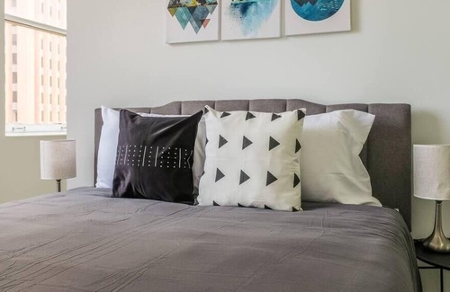 Gateway District Apartment | Frontdesk | Bright Studio Apt in Downtown