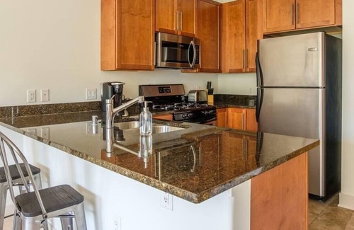 Yankee Hill Apartment | Frontdesk | Comfortable East Town 1BR Apt