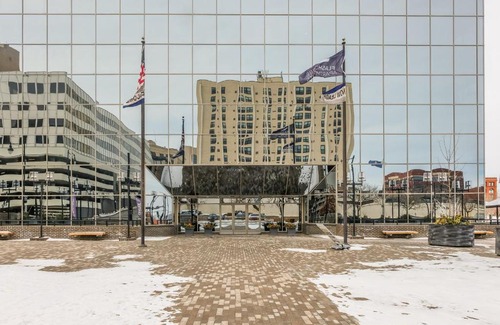 Downtown Kansas City Apartment | FRONTDESK Flashcube Apts Downtown Kansas City