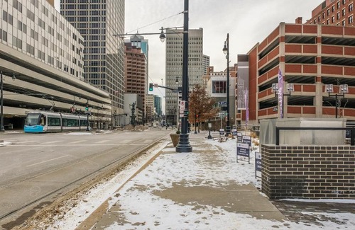 Downtown Kansas City Apartment | FRONTDESK Flashcube Apts Downtown Kansas City