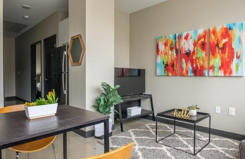 Downtown Kansas City Apartment | FRONTDESK Flashcube Apts Downtown Kansas City