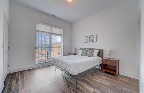 Historic Third Ward Apartment | FRONTDESK Jefferson Block Apts Third Ward Milwaukee