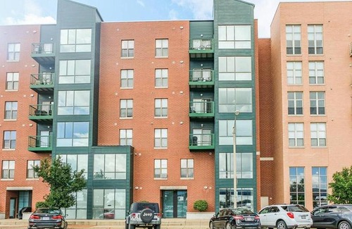 Historic Third Ward Apartment | FRONTDESK Jefferson Block Apts Third Ward Milwaukee