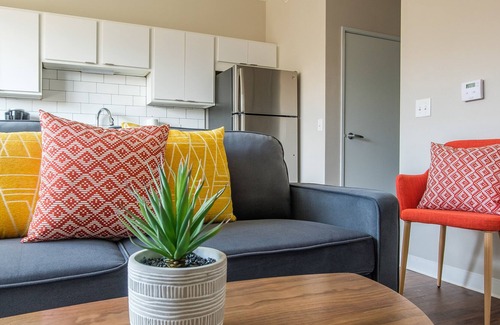 Ames Apartment | Frontdesk | Modern and Bright 1BR Suite
