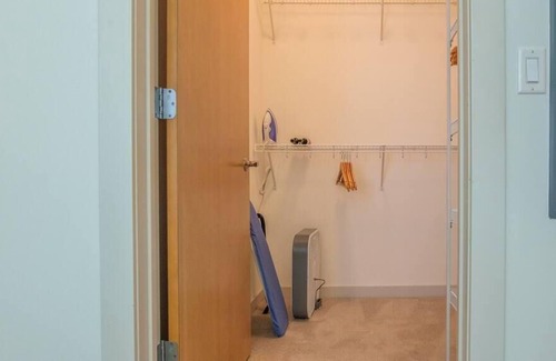 Yankee Hill Apartment | Frontdesk | Relaxing 1BR Apt in East Town