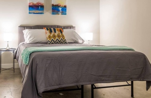 Downtown Des Moines Apartment | Frontdesk | Trendy & Stylish 1BR Apt in Downtown