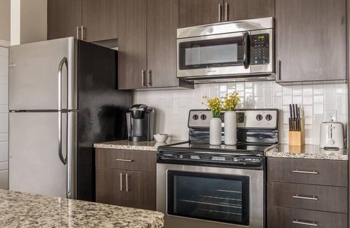 Downtown Des Moines Apartment | Frontdesk | Trendy & Stylish 1BR Apt in Downtown