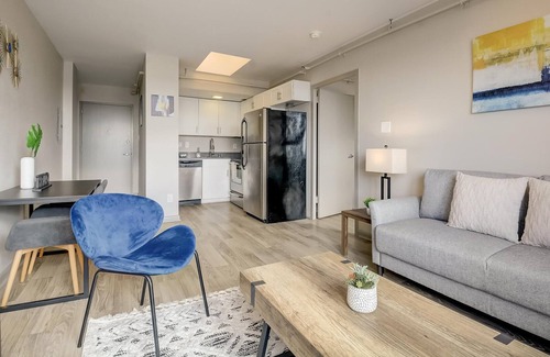 Downtown Louisville Apartment | Frontdesk | Walkable Downtown 1 BR Apt