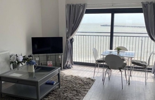 Walton on the Naze Apartment | frontline 2 bedroom apartment with seaviews