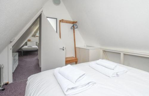 Martin Ski Chalet | FRONTLINE Stylish Coastal Chalet 11 with Sea Views