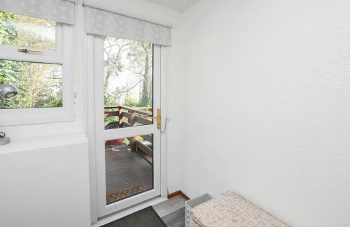 Martin Ski Chalet | FRONTLINE Stylish Coastal Chalet 11 with Sea Views