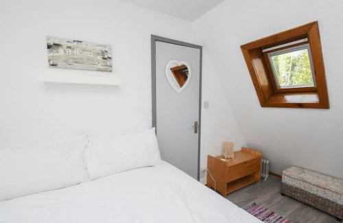Martin Ski Chalet | FRONTLINE Stylish Coastal Chalet 11 with Sea Views