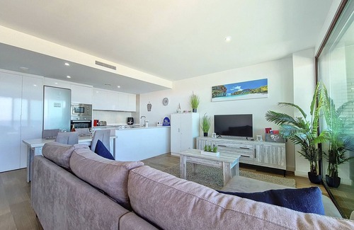 Diputacion de Rincon de San Gines Apartment | Frontline with Sea and Pool Views, Parking