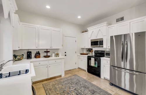 Indian Beach Sapphire Shores House | Fruit and Botanical Garden Estate 2 miles to downtown EV