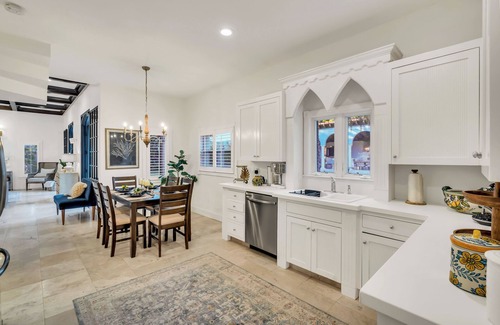Indian Beach Sapphire Shores House | Fruit and Botanical Garden Estate 2 miles to downtown EV